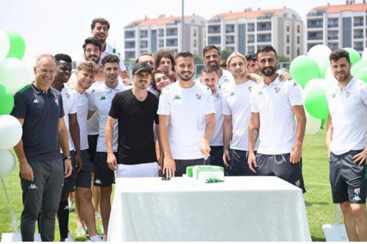 Bursaspor'da Anıl Karaer'e s&uuml;rpriz kutlama!&nbsp;