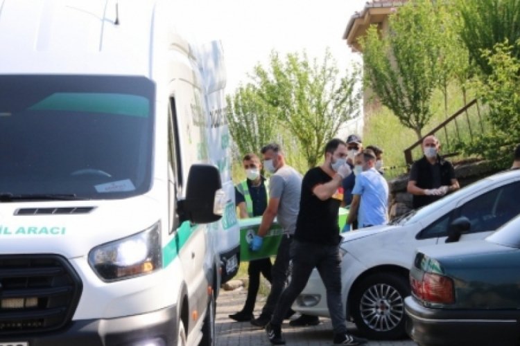 Kiraladığı otomobilin i&ccedil;inde ceset buldu