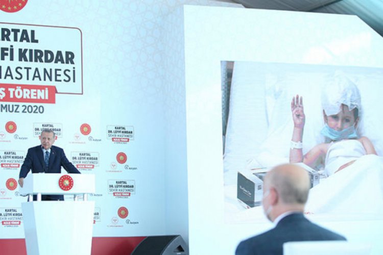 Erdoğan'dan beyin t&uuml;m&ouml;r&uuml; ameliyatı ge&ccedil;iren &ccedil;ocukla ilgili paylaşım