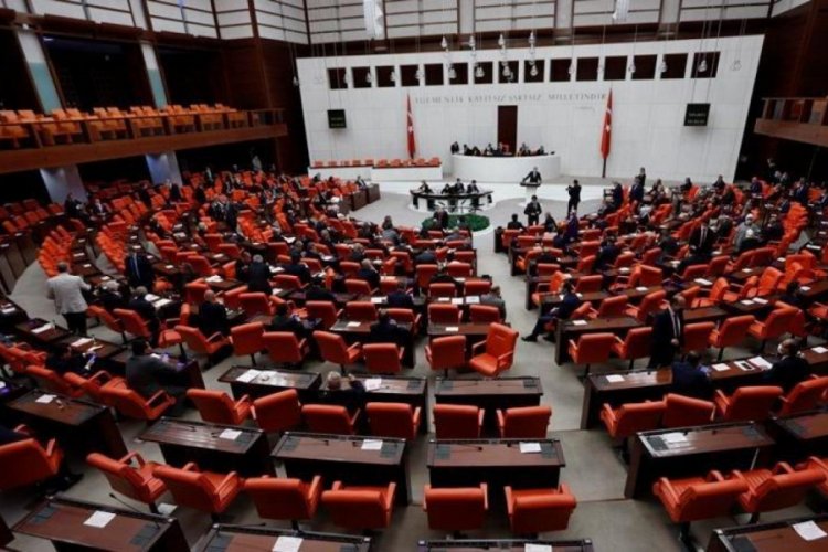 Meclis'te '&ccedil;oklu baro' tartışması