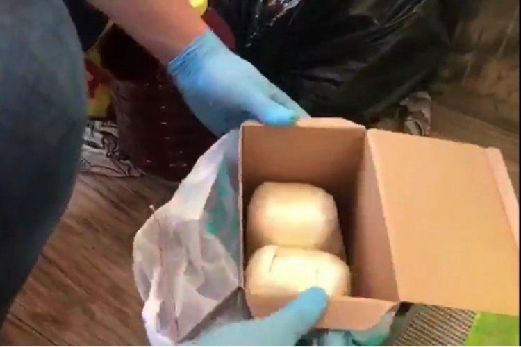 Bebe bisk&uuml;visi kutusundan eroin &ccedil;ıktı