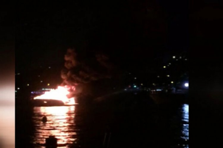 İstanbul Boğazı'nda tekne yangını!