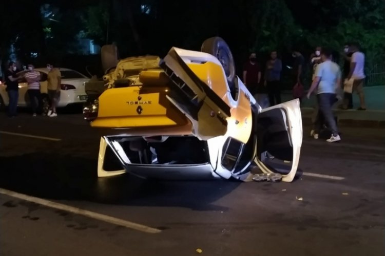 Diyarbakır'da ticari taksi takla attı
