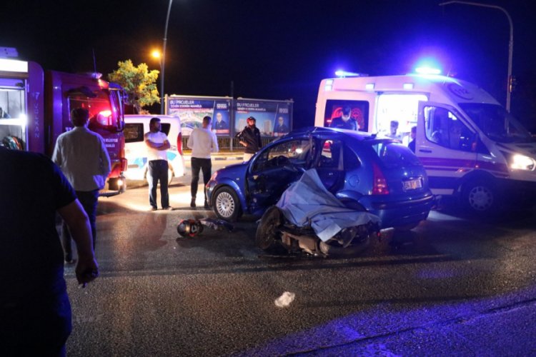Otomobil ile motosiklet &ccedil;arpıştı: 1 &ouml;l&uuml;, 3 yaralı