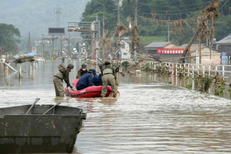 Japonya'daki sel felaketinde 16 kişi hayatını kaybetti