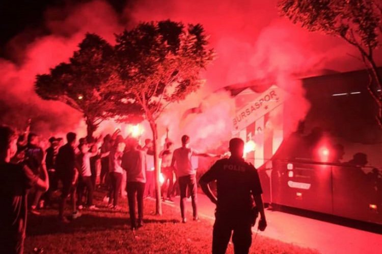 Timsah şampiyon gibi karşılandı!