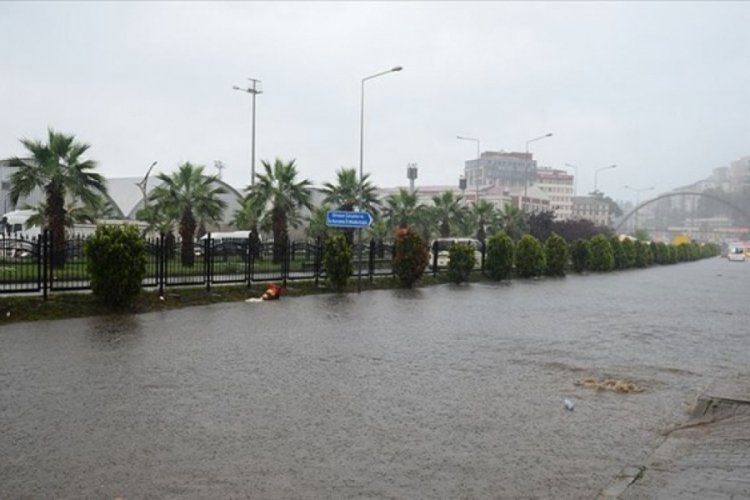 Meteorolojiden g&ouml;k g&uuml;r&uuml;lt&uuml;l&uuml; sağanak uyarısı