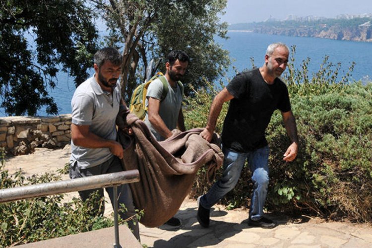 Falezlerde bulunan &ccedil;antanın i&ccedil;inden &ccedil;ıktı!