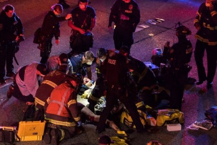 ABD'de gece kul&uuml;b&uuml;nde silahlı saldırı: 2 &ouml;l&uuml;, 8 yaralı