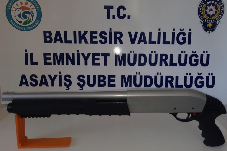 Balıkesir'de polisten silah operasyonu