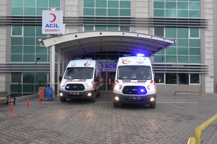 Yanlışlıkla kendini ve annesini tabancayla vurdu