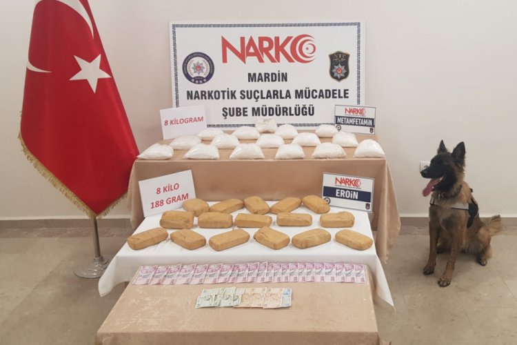 Yol kontrol&uuml;nde durdurulan otomobilde uyuşturucu ele ge&ccedil;irildi
