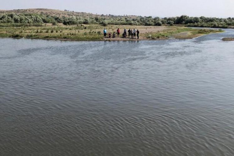 &Ccedil;ocuklarını boğulmaktan kurtaran baba hayatını kaybetti