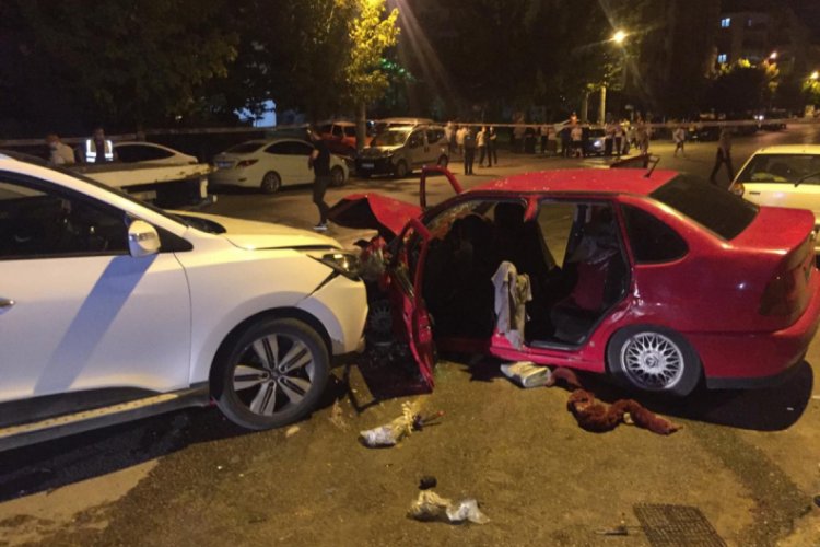 Ankara'da feci kaza: 1 &ouml;l&uuml;, 5 yaralı