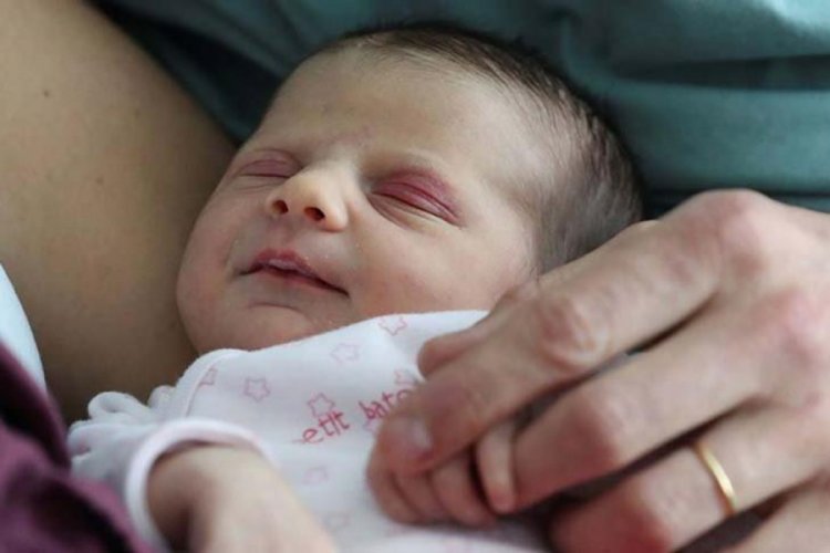 Her bebek 19.638 TL bor&ccedil;la doğuyor