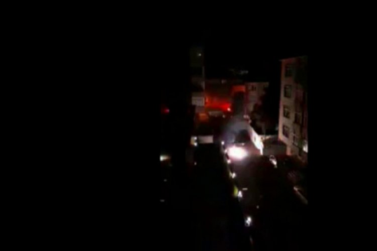 Elektrik kabloları havai fişek gibi patladı