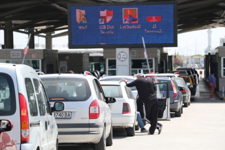 Kapıkule'ye 1 ayda 102 bin 586 yolcu giriş yaptı