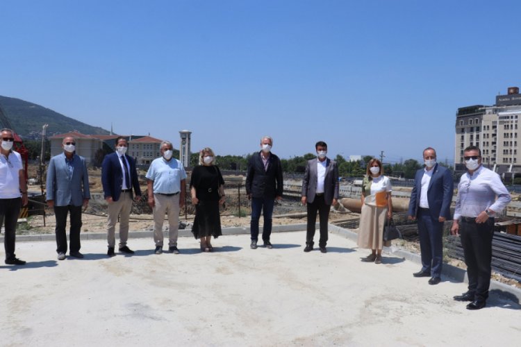 BALKANT&Uuml;RKSİAD heyeti Bursa Osmangazi Meydanı şantiyesi gezdi