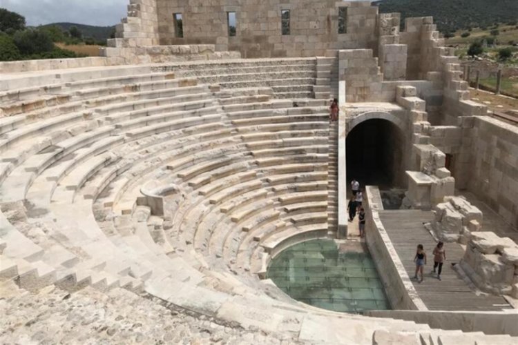 Patara ziyaret&ccedil;ilerini tarihi yolculuğa &ccedil;ıkarıyor