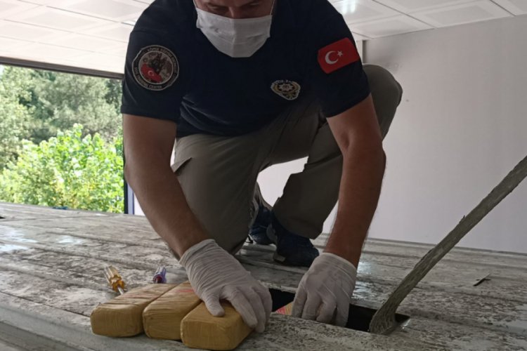 Aracın tavanından 375 kilo eroin &ccedil;ıktı