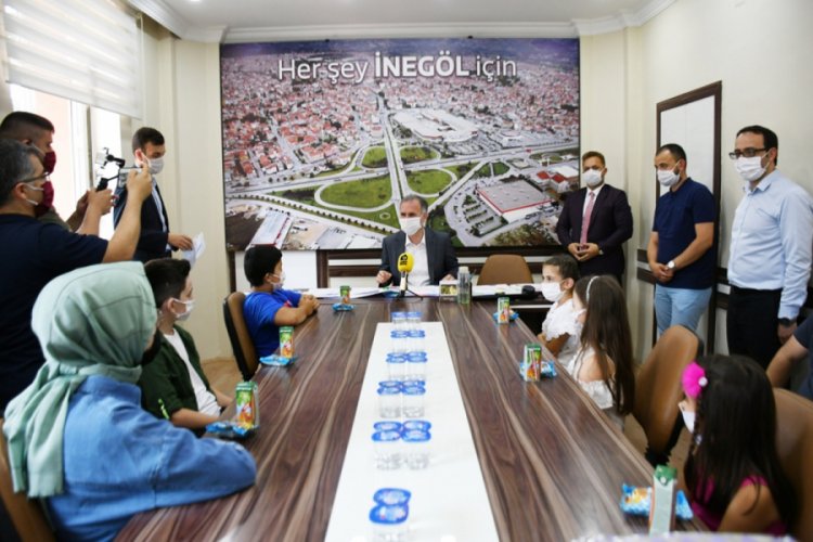 Bursa'da k&uuml;&ccedil;&uuml;k şair ve ressamlar &ouml;d&uuml;llendirildi