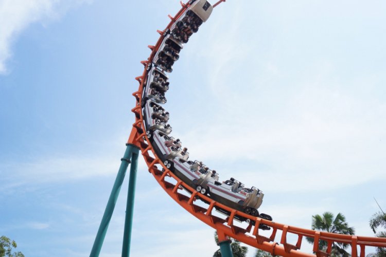Fransa'da bir kadın lunaparktaki hız treninden d&uuml;şerek hayatını kaybetti