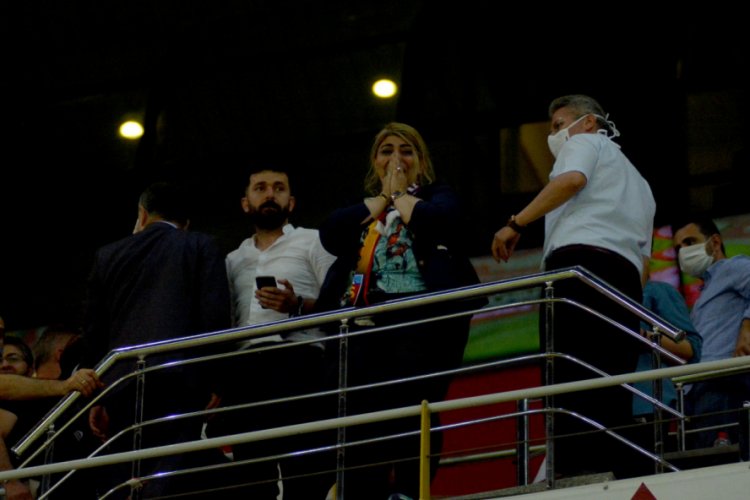 Berna G&ouml;zbaşı: Pes etmeyenlerin takımı olduğumuzu g&ouml;sterdik
