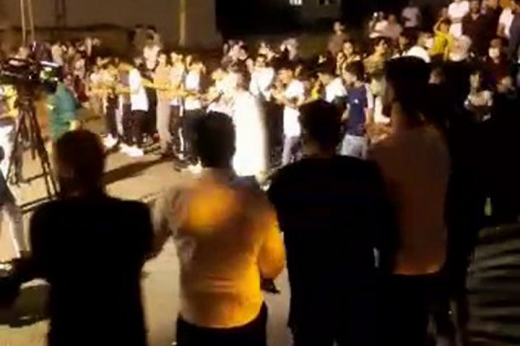 Yine d&uuml;ğ&uuml;n yine halay... Korona vir&uuml;sle kol kola oynadılar