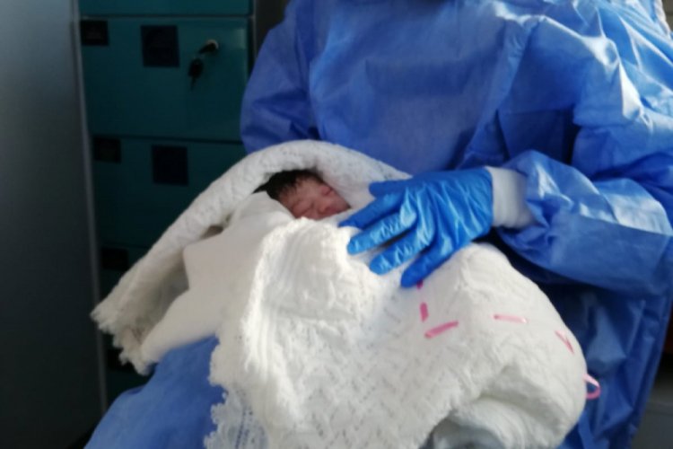 Suriyeli kadın, ambulansta doğum yaptı