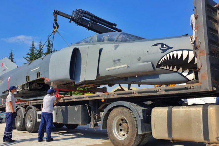 MSB: Hizmet dışı F-4E u&ccedil;ağı, eğitim faaliyetleri i&ccedil;in liseye hibe edildi