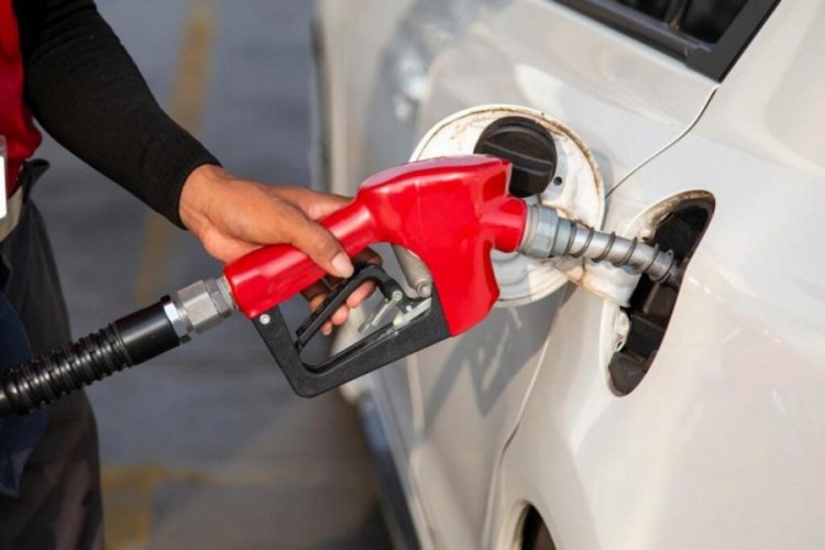 Benzine beklenen zam geldi!