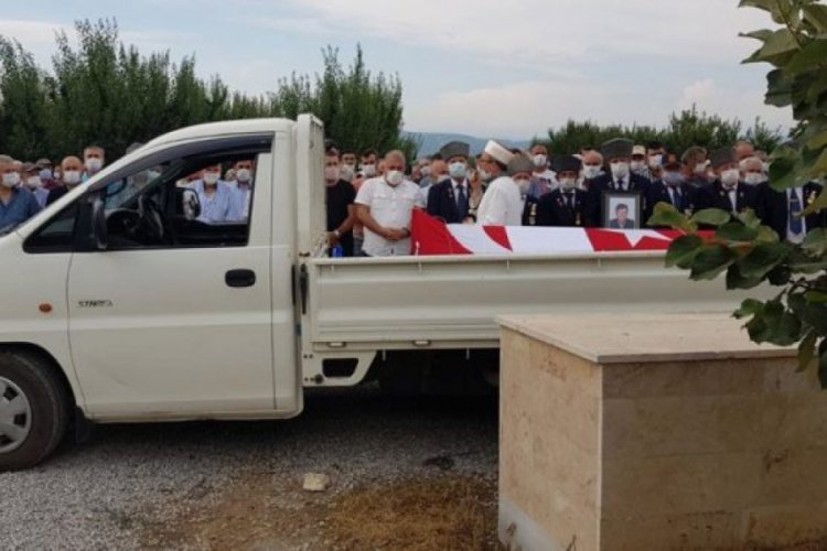 Bursa'da Kıbrıs gazisinin naaşı kamyonet kasasında taşındı