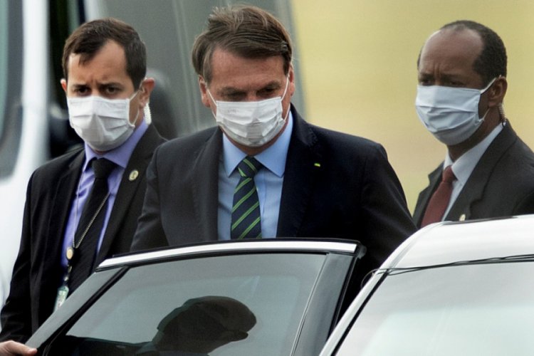 Koronavir&uuml;s'e yakalanan Jair Bolsonaro: Hayat devam ediyor