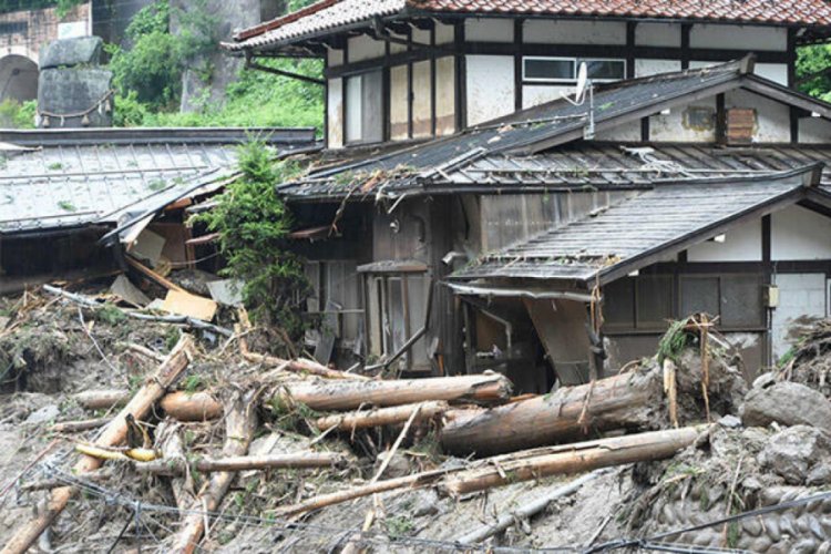 Japonya'da sel felaketinde &ouml;l&uuml; sayısı 57'ye y&uuml;kseldi