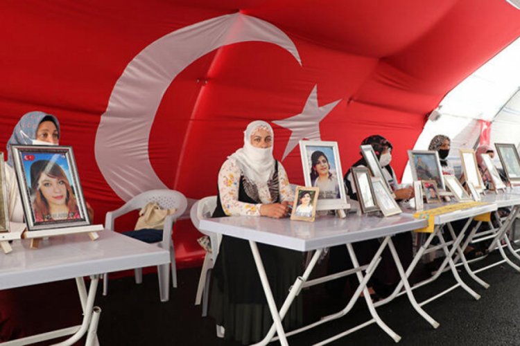 HDP &ouml;n&uuml;ndeki eylemde 310'uncu g&uuml;n