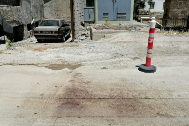 Sokak ortasında bı&ccedil;aklanarak &ouml;ld&uuml;r&uuml;ld&uuml;