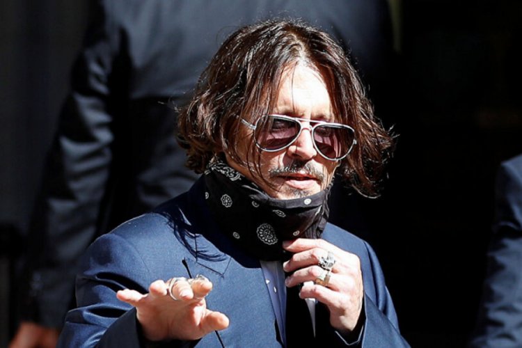 Depp: Kızım 13 yaşındayken yabancılarla tecr&uuml;be etmesin diye birlikte esrar i&ccedil;tim