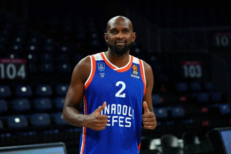 Anadolu Efes'de Chris Singleton'ın s&ouml;zleşmesi uzatıldı