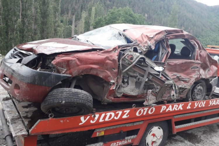 Tır ile otomobil &ccedil;arpıştı: 1 &ouml;l&uuml;
