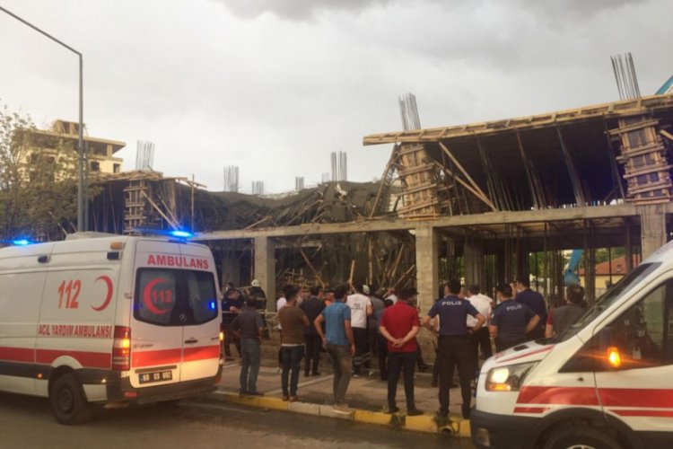 Beton d&ouml;k&uuml;len inşaatta &ccedil;&ouml;kme: 2 iş&ccedil;i yaralandı