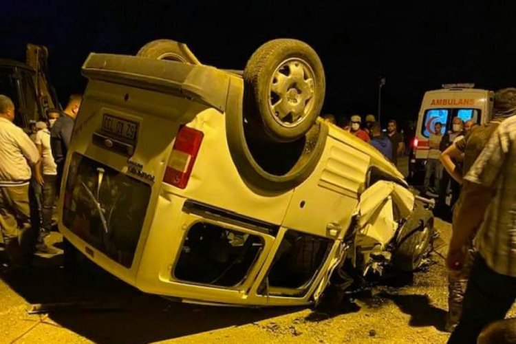 Zırhlı polis aracına &ccedil;arpan hafif ticari aracın s&uuml;r&uuml;c&uuml;s&uuml; &ouml;ld&uuml;