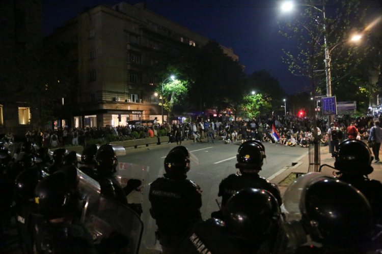 Sırbistan'daki protestoda 43 polis yaralandı, 23 g&ouml;sterici g&ouml;zaltına alındı