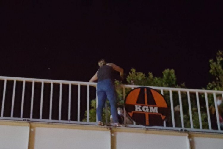 İntihar etmek isteyen kadını emniyet m&uuml;d&uuml;r&uuml; ikna etti