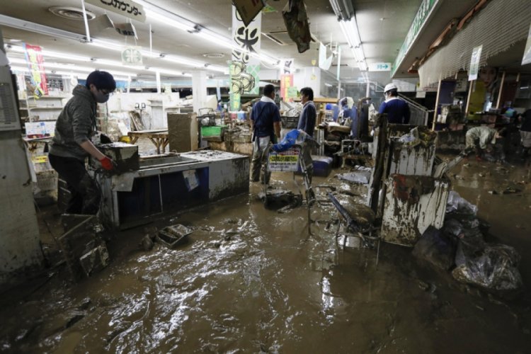 Japonya'daki sel felaketinde can kaybı 62'ye y&uuml;kseldi