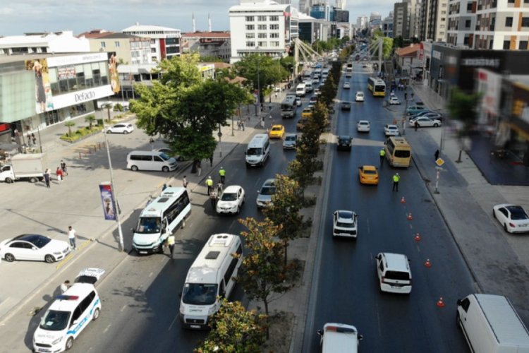 Minib&uuml;slerde sosyal mesafesiz yolculuk devam ediyor