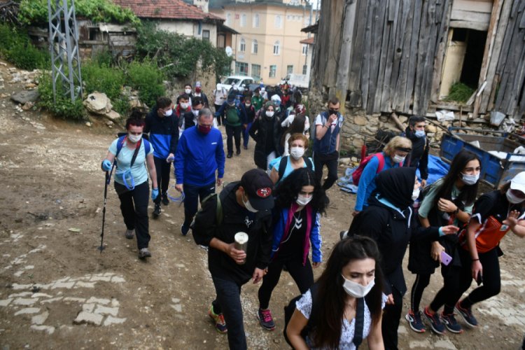 15 Temmuz şehitleri Bursa'da doğa y&uuml;r&uuml;y&uuml;ş&uuml;nde anılacak