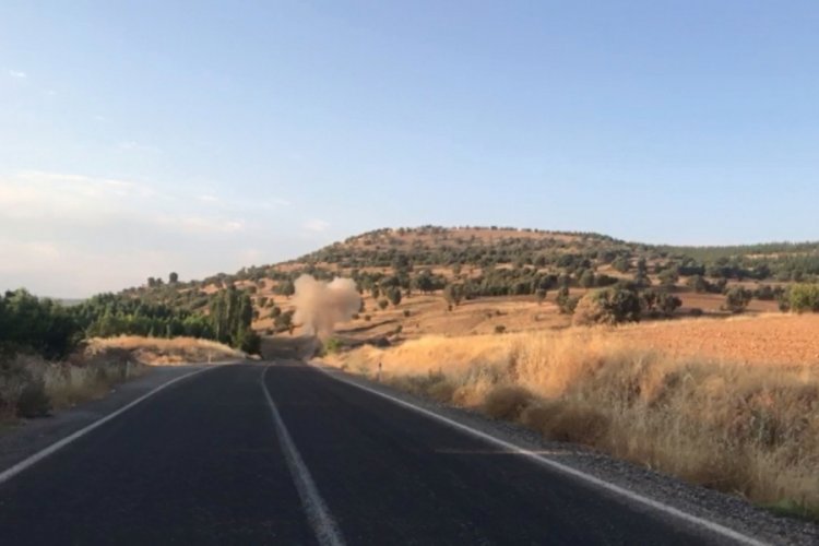 PKK'lı ter&ouml;ristlerin yola tuzakladığı patlayıcıyı imha edildi