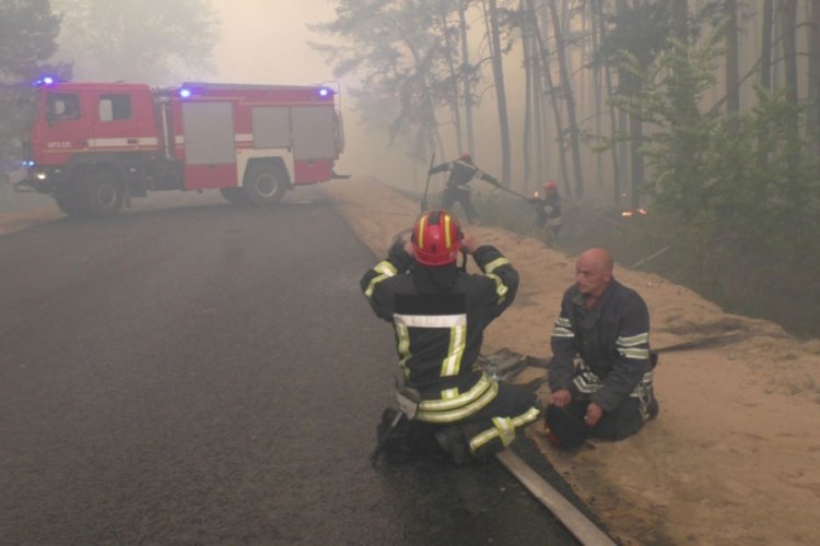 Ukrayna'da yangını s&ouml;nd&uuml;rme &ccedil;alışmaları devam ediyor