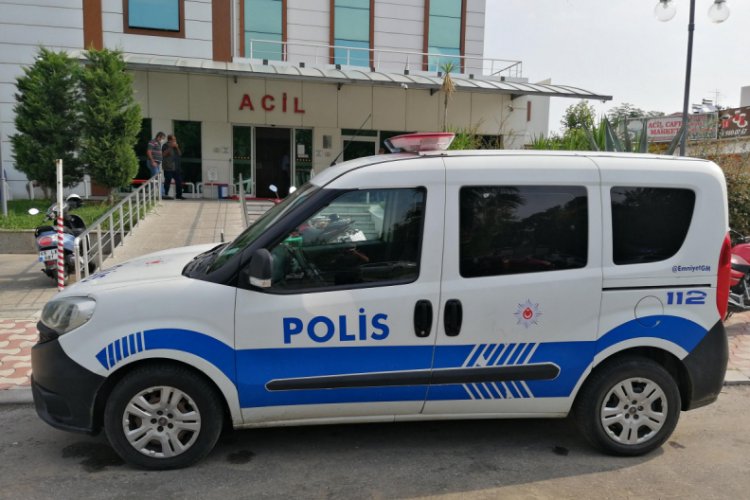 Motorlu testerenin &uuml;zerine d&uuml;şerek can verdi