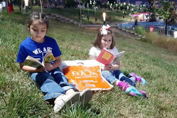 Bursa'dan Muş'a kıyafet ve kitap desteği
